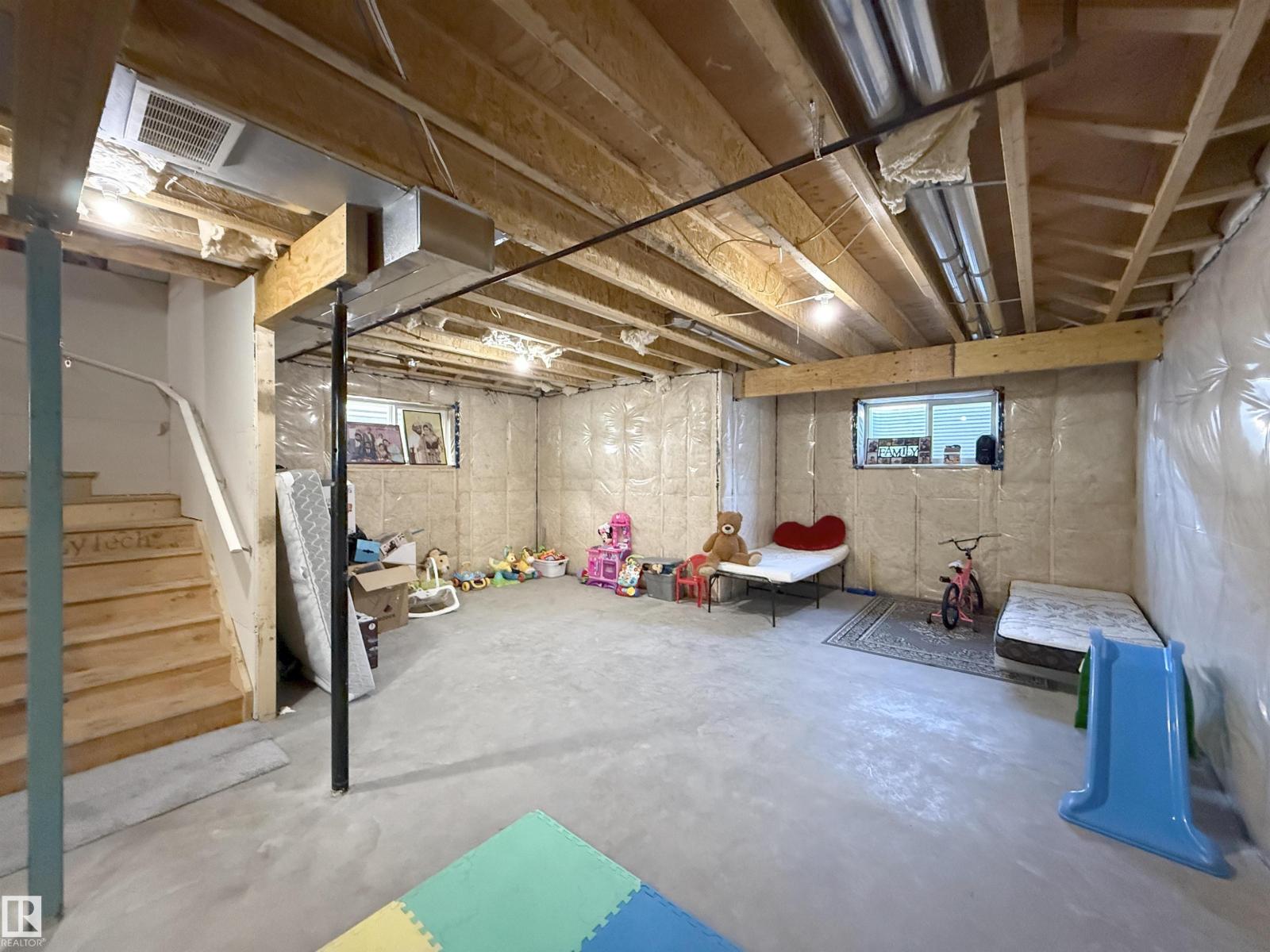 415 42 ST SW - 44