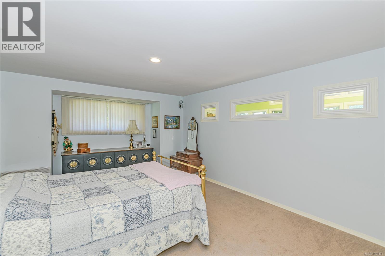 1164 North End Rd - 25