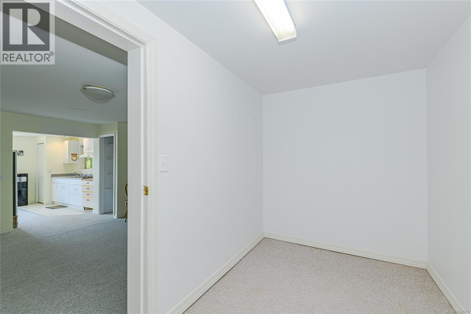1164 North End Rd - 43