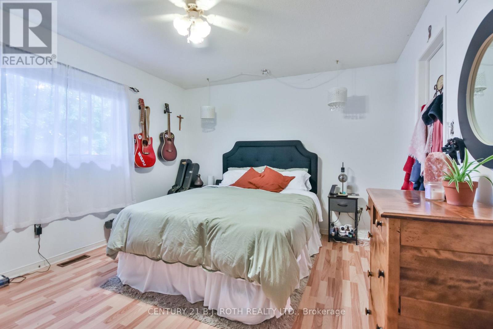 37 NICHOLSON DRIVE - 17