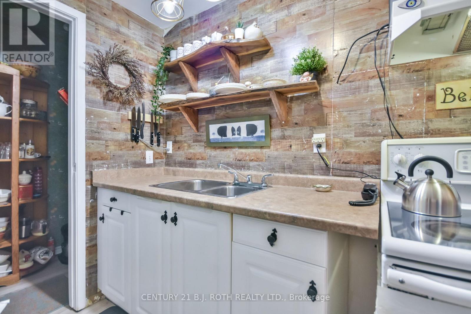 37 NICHOLSON DRIVE - 23