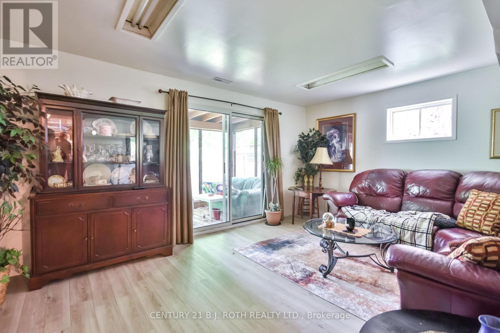 37 NICHOLSON DRIVE - 24