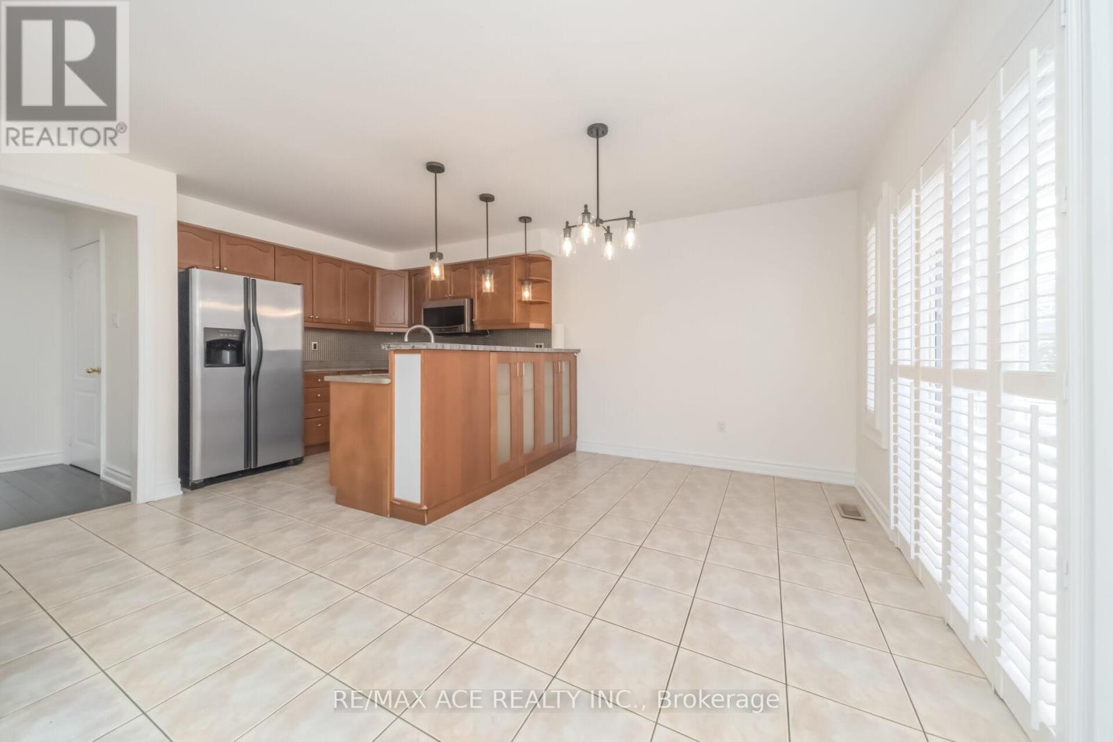 86 TREASURE DRIVE - 12
