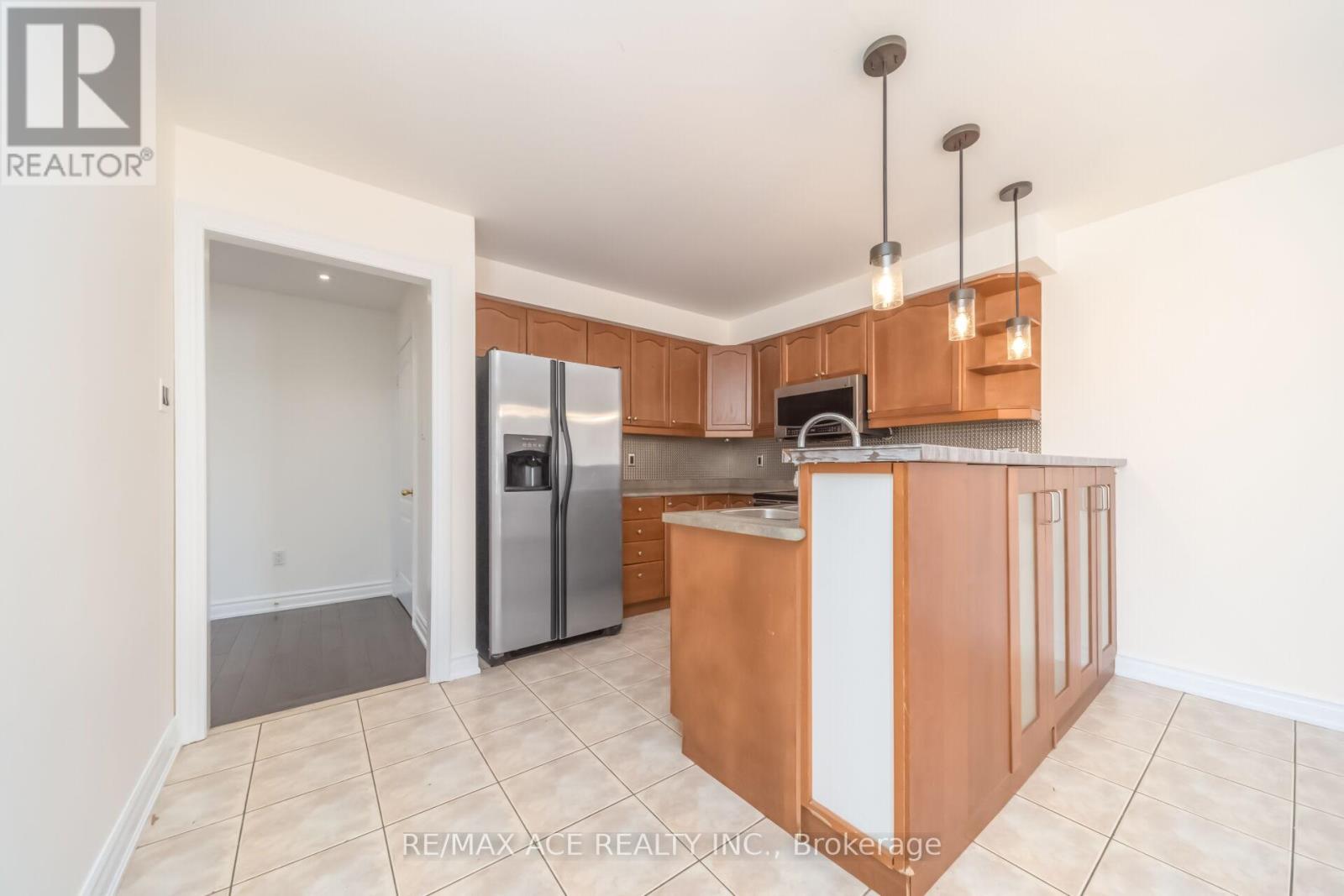 86 TREASURE DRIVE - 14