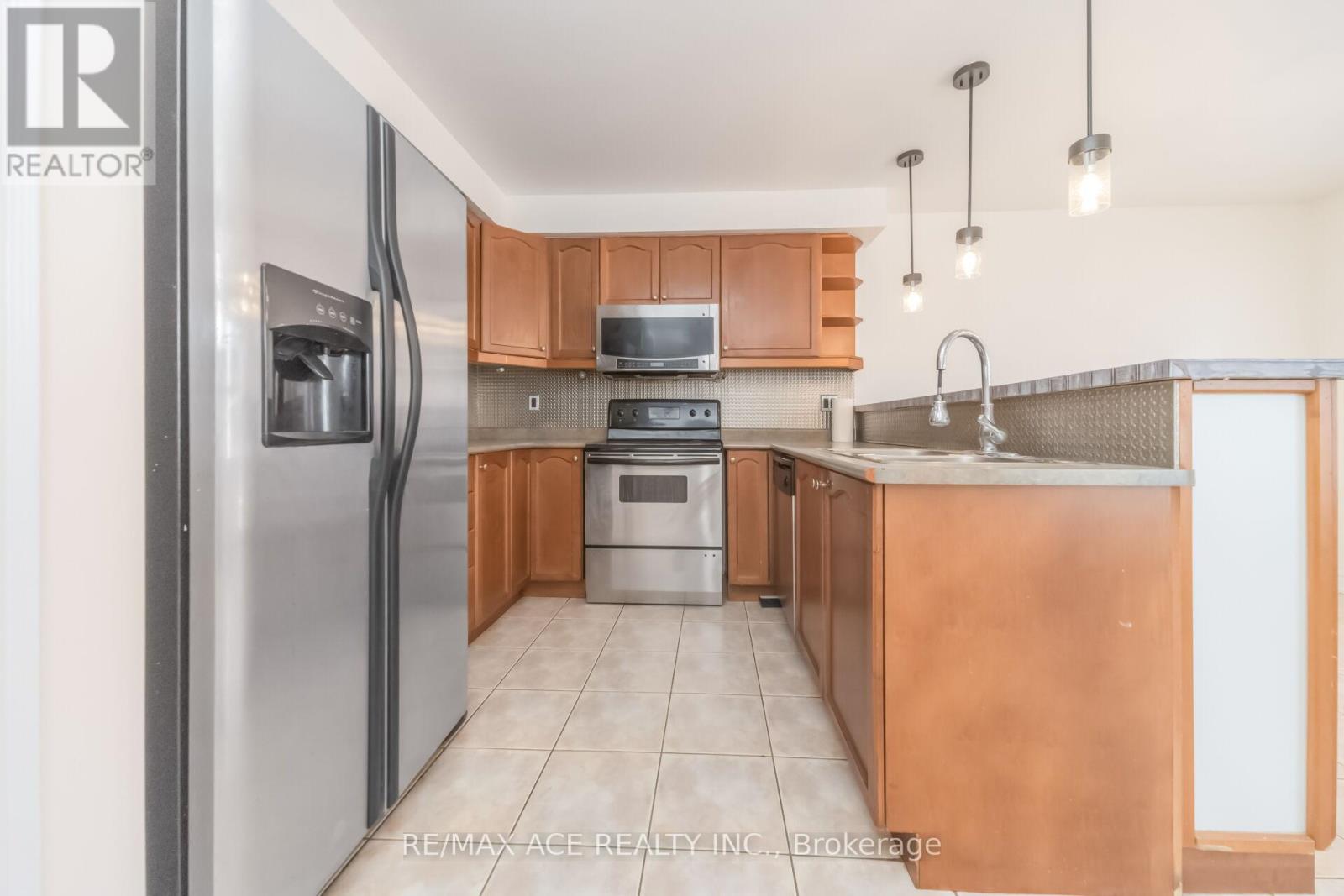 86 TREASURE DRIVE - 16