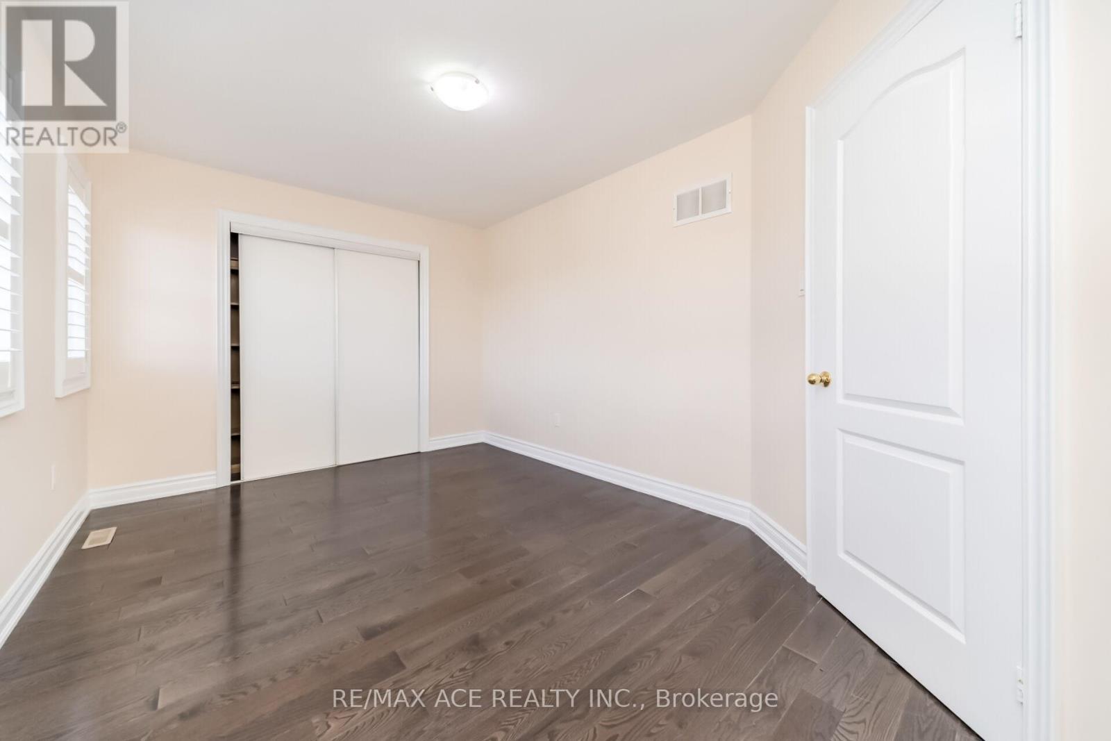 86 TREASURE DRIVE - 22