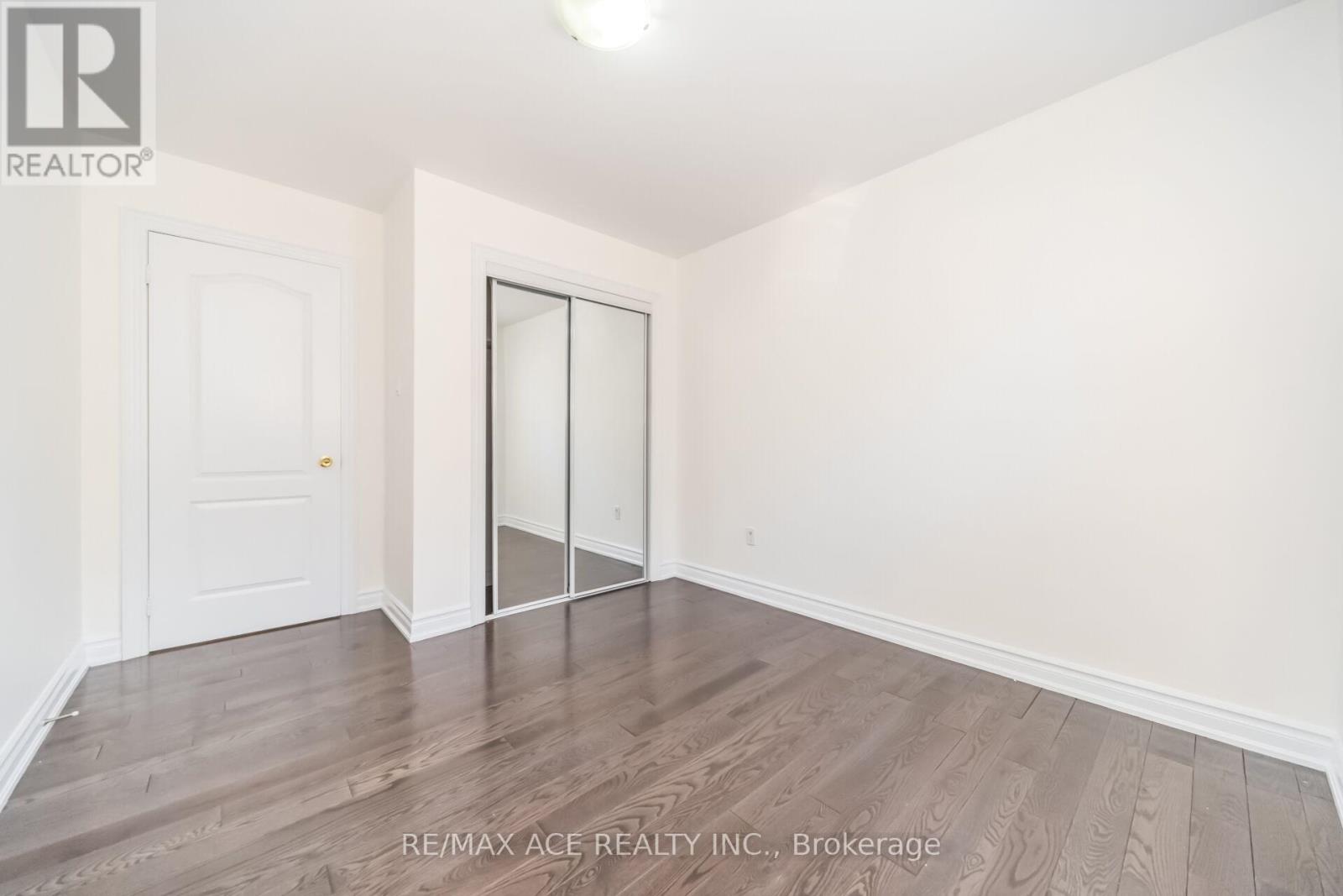 86 TREASURE DRIVE - 25