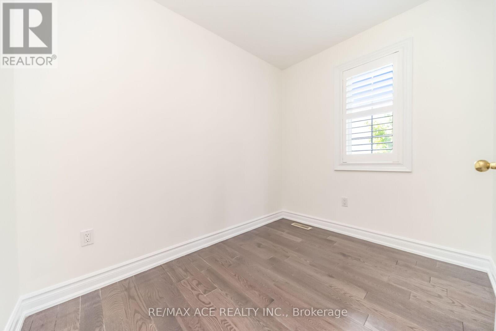 86 TREASURE DRIVE - 38