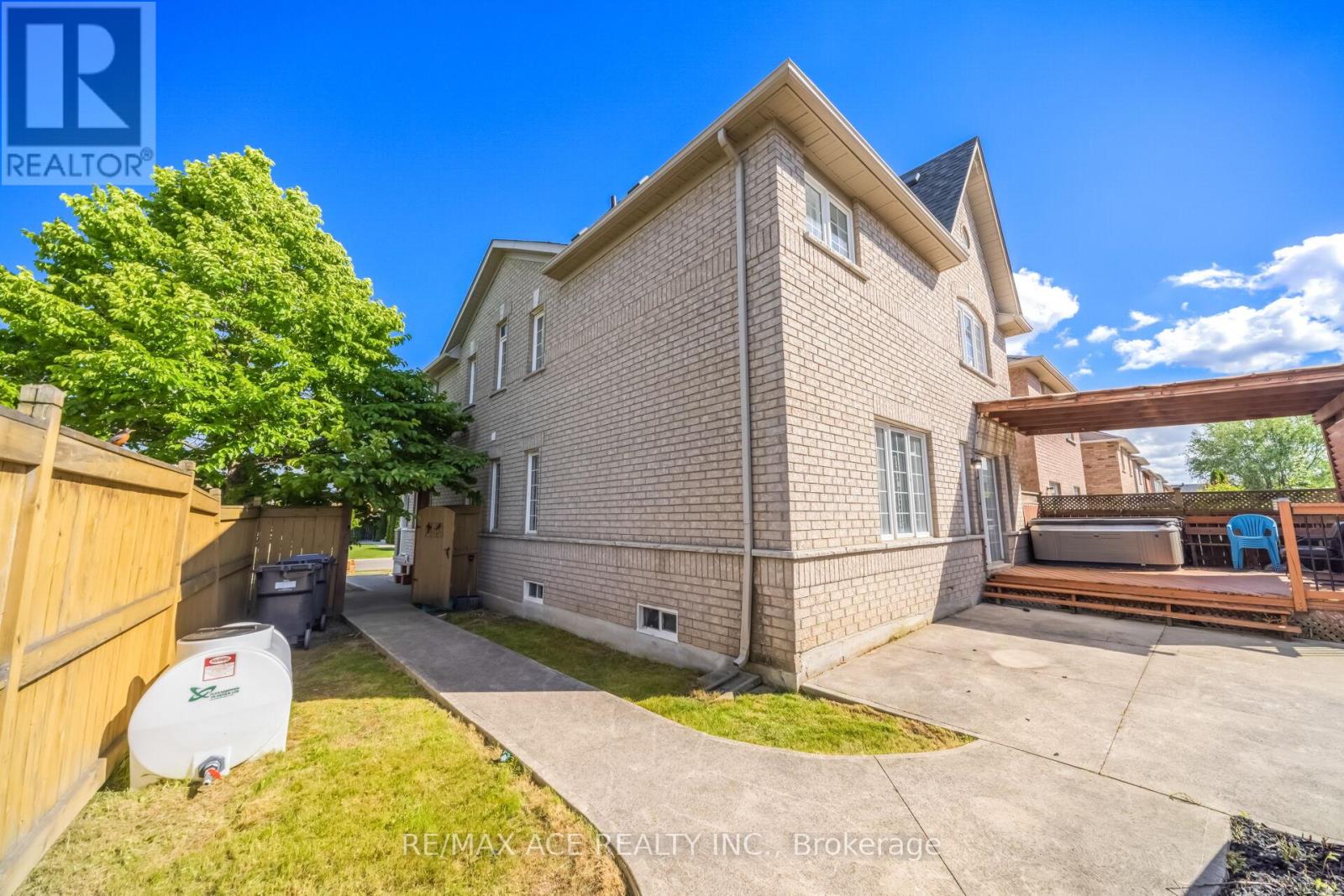 86 TREASURE DRIVE - 45