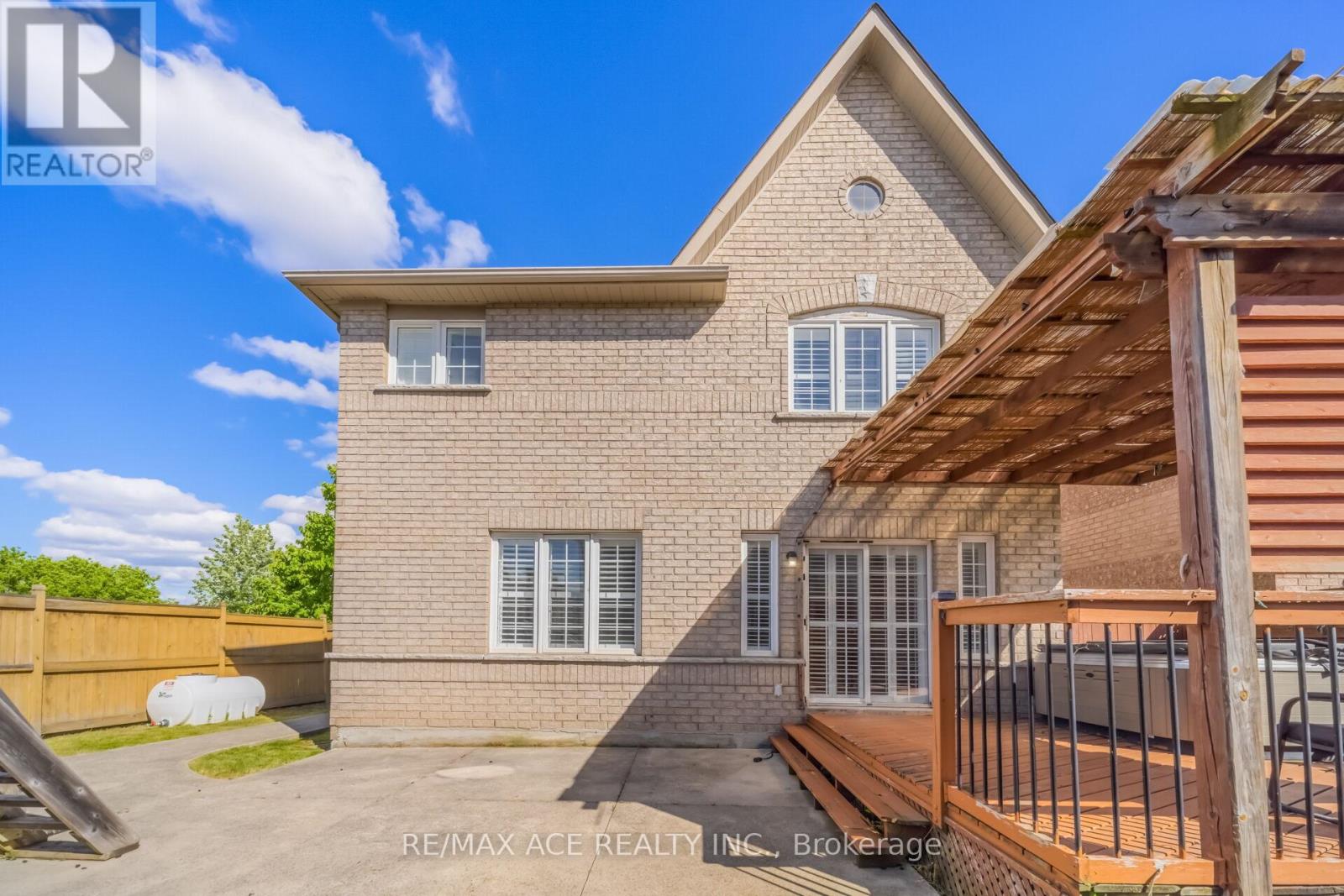 86 TREASURE DRIVE - 46