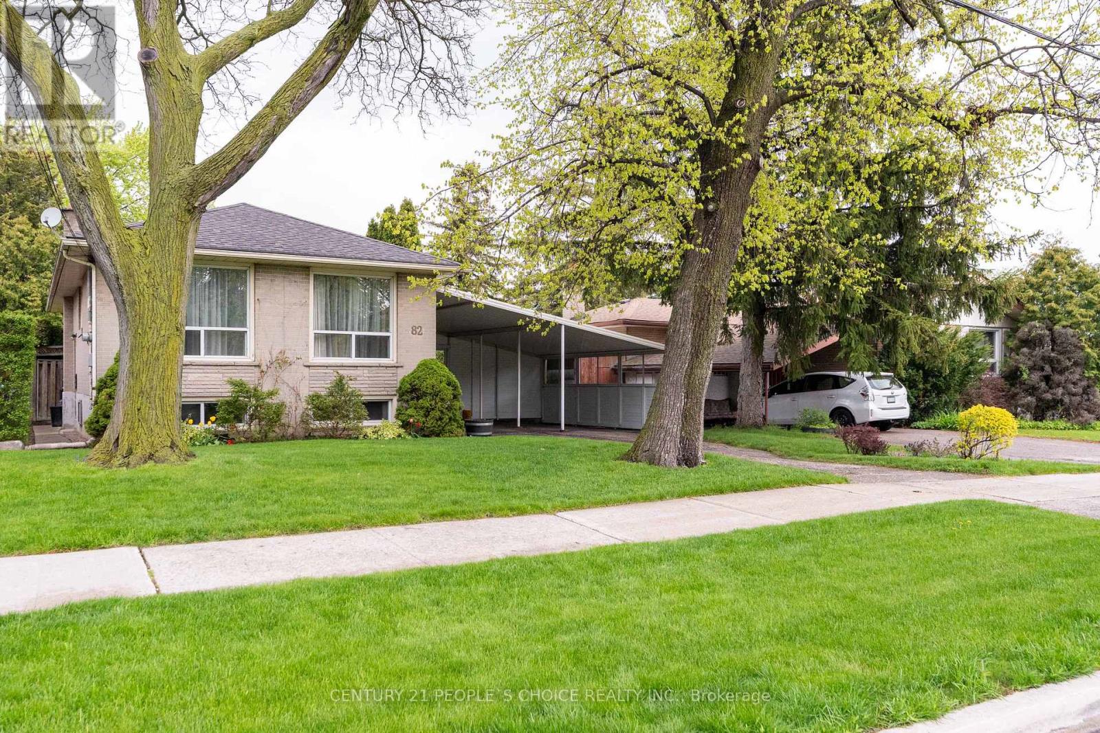 82 HADRIAN DRIVE - 1