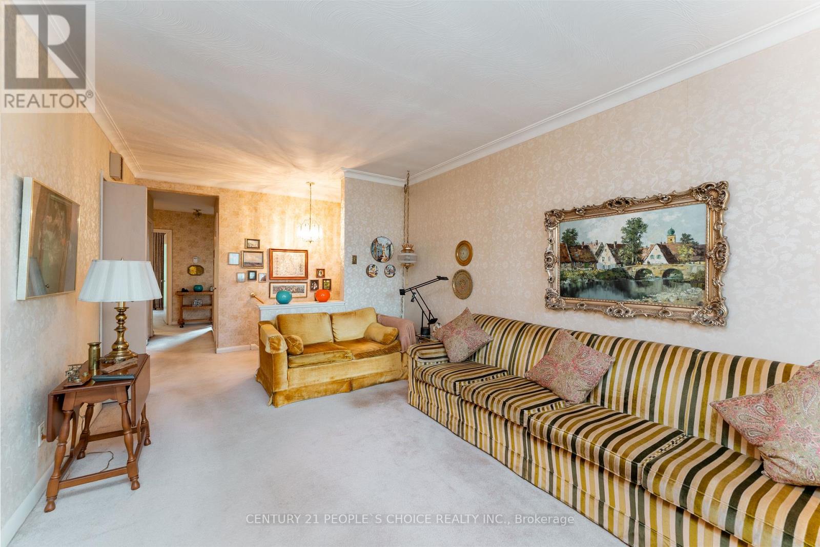 82 HADRIAN DRIVE - 11