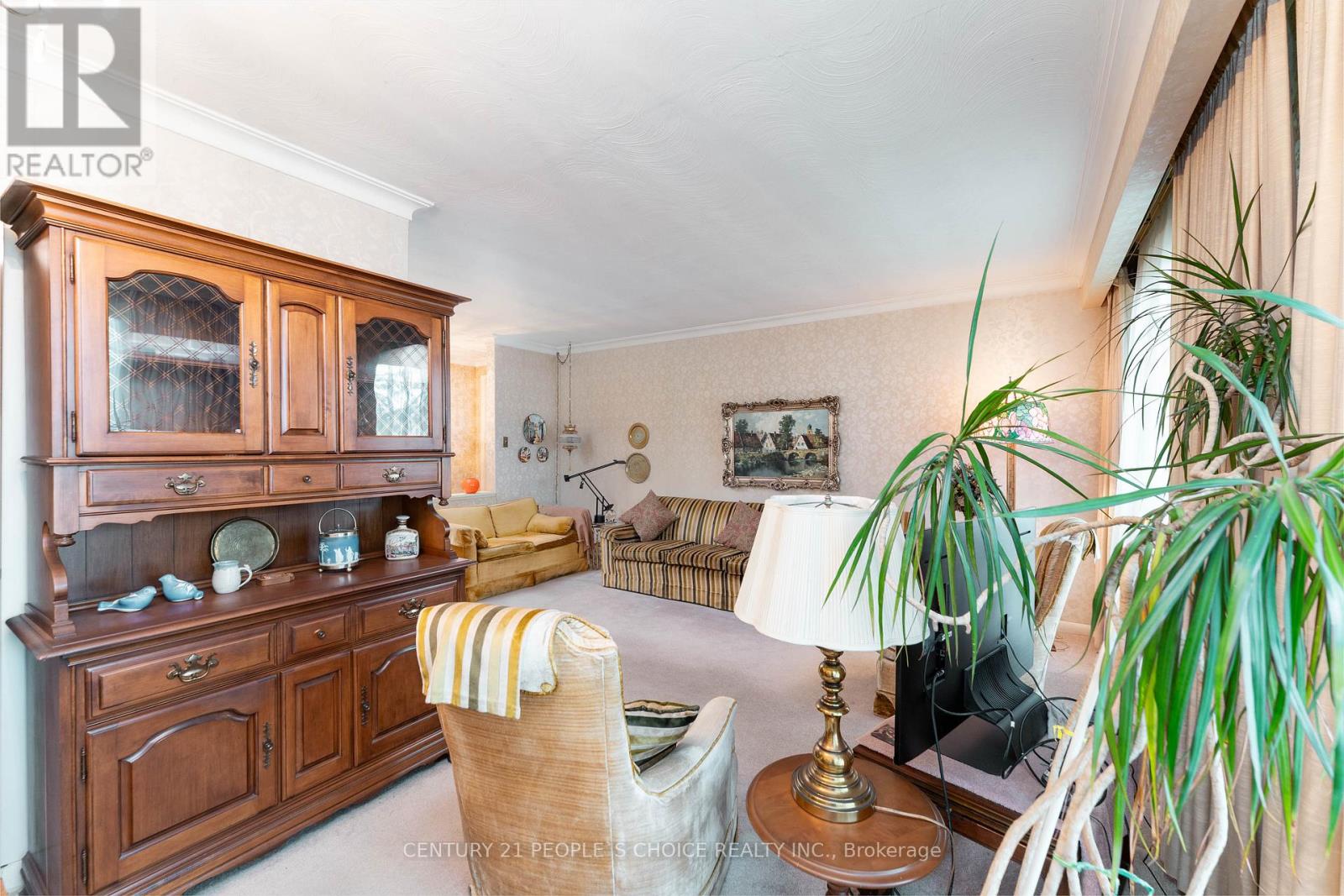 82 HADRIAN DRIVE - 13
