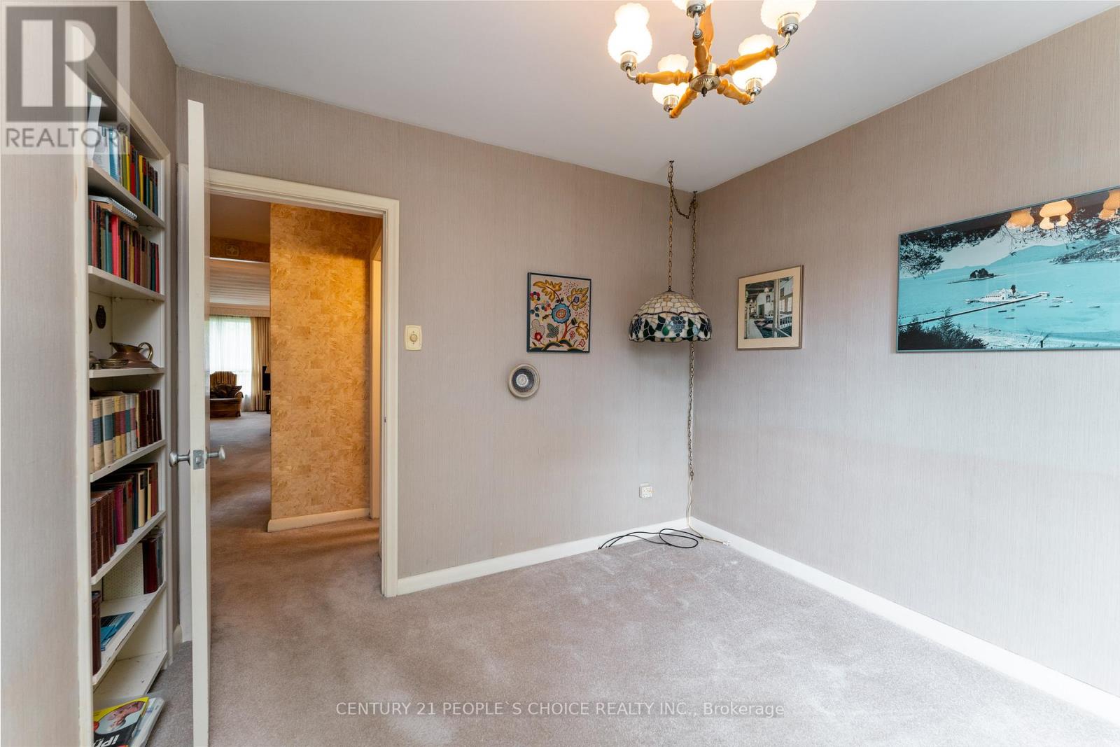 82 HADRIAN DRIVE - 18