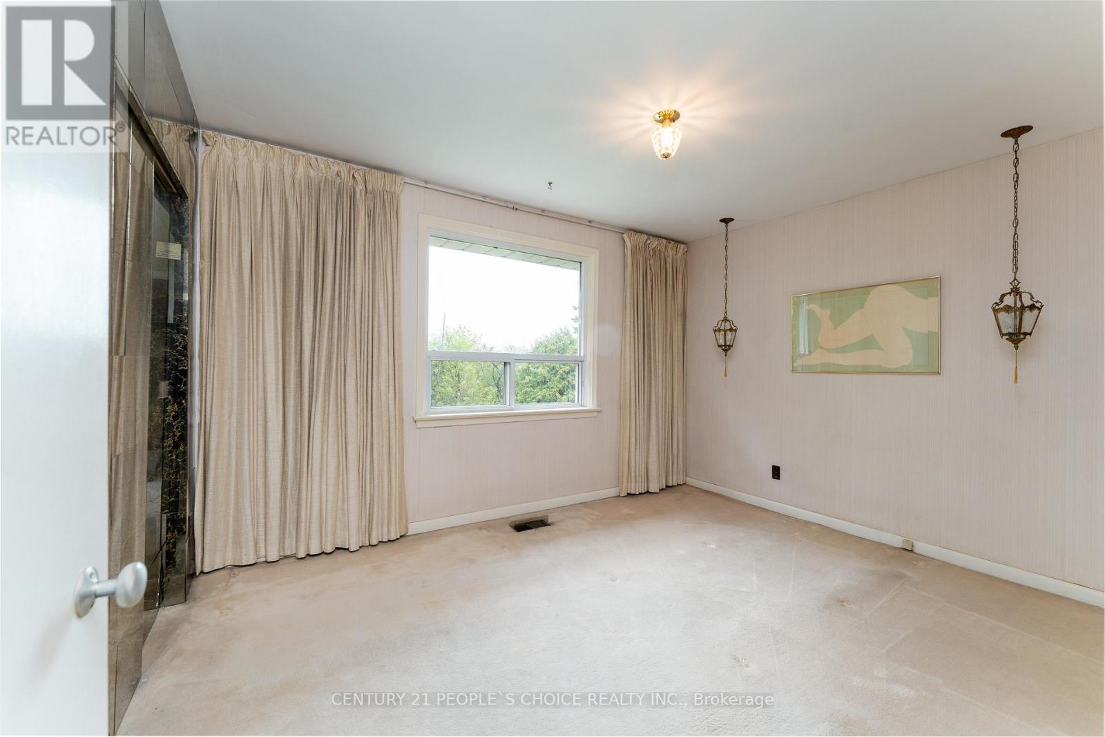 82 HADRIAN DRIVE - 20