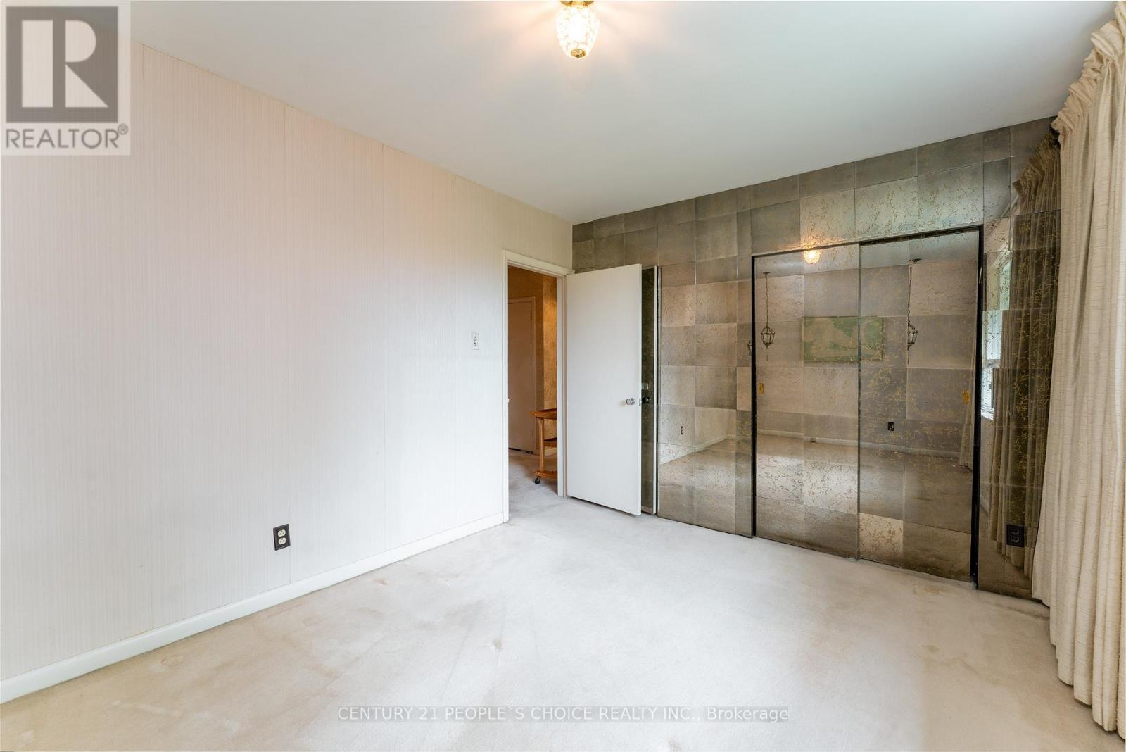 82 HADRIAN DRIVE - 22