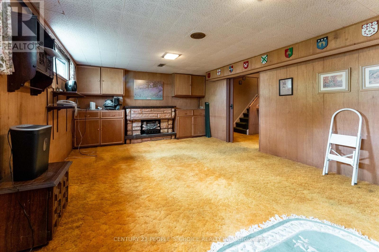 82 HADRIAN DRIVE - 28