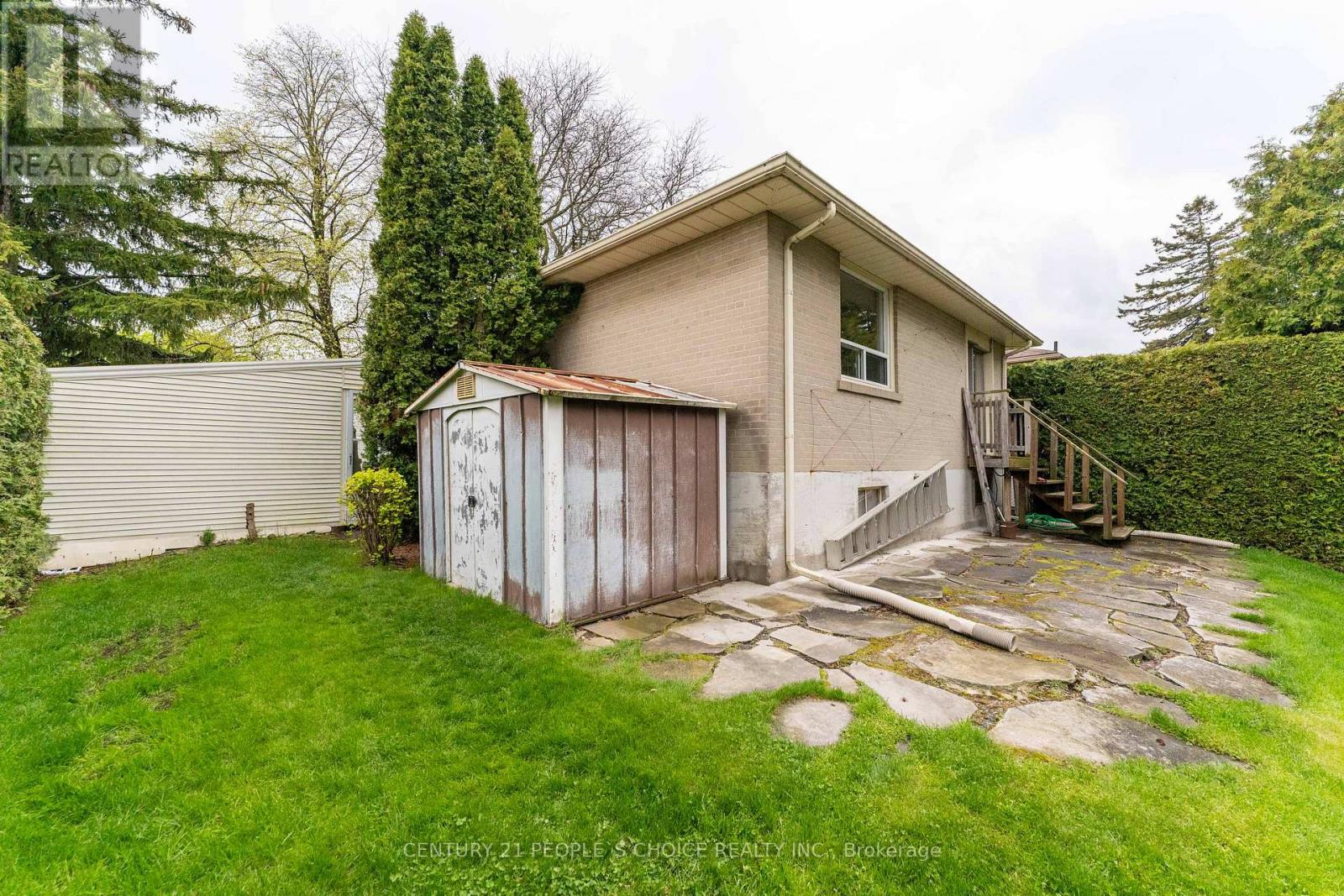 82 HADRIAN DRIVE - 37