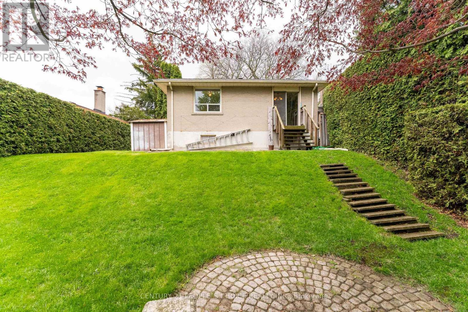 82 HADRIAN DRIVE - 41