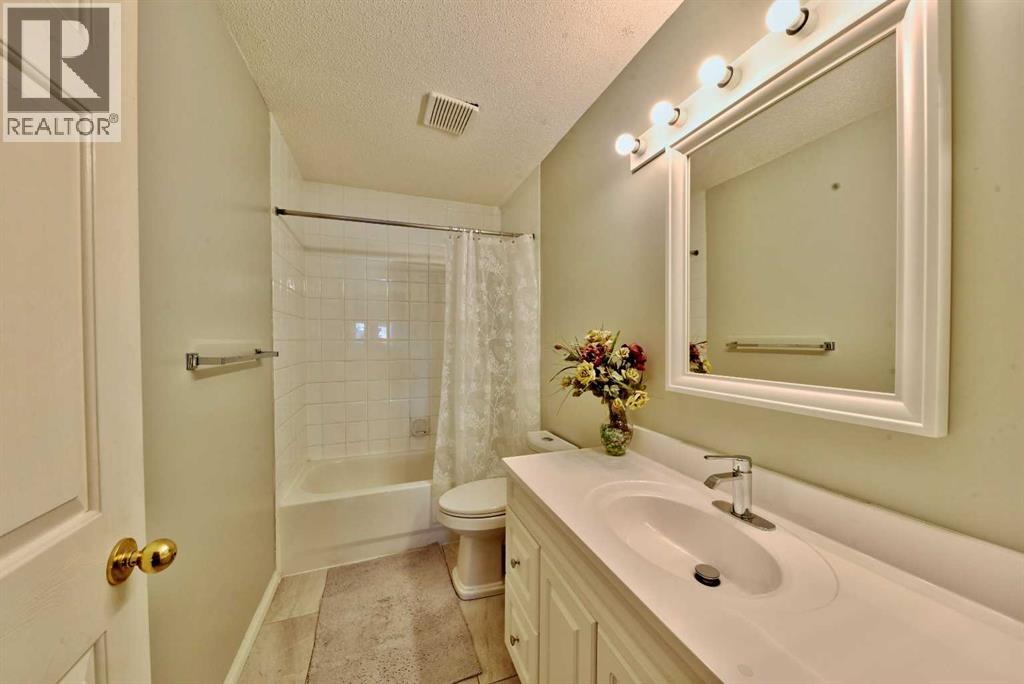 105 Coral Springs Close NE - 16