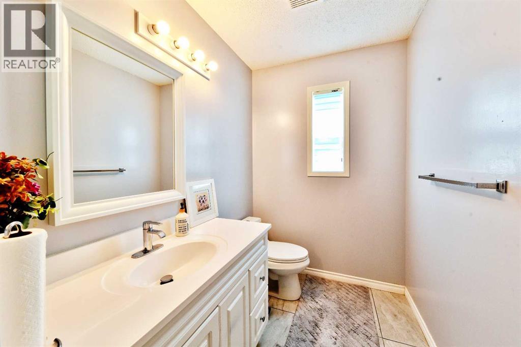 105 Coral Springs Close NE - 13
