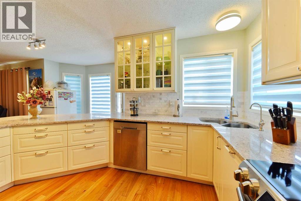 105 Coral Springs Close NE - 11