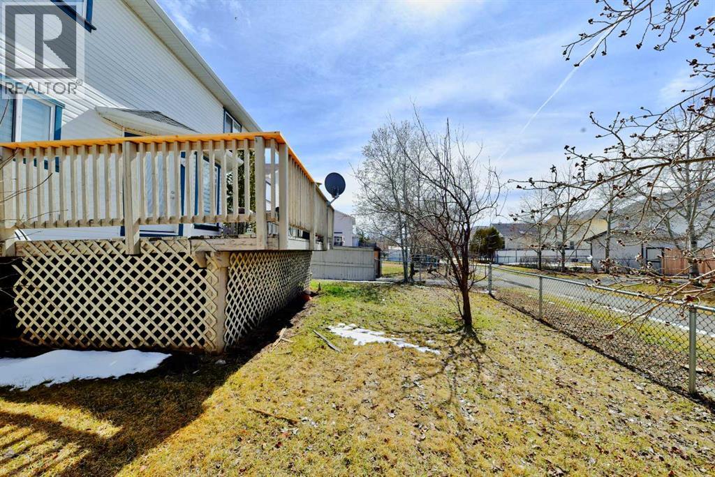 105 Coral Springs Close NE - 40
