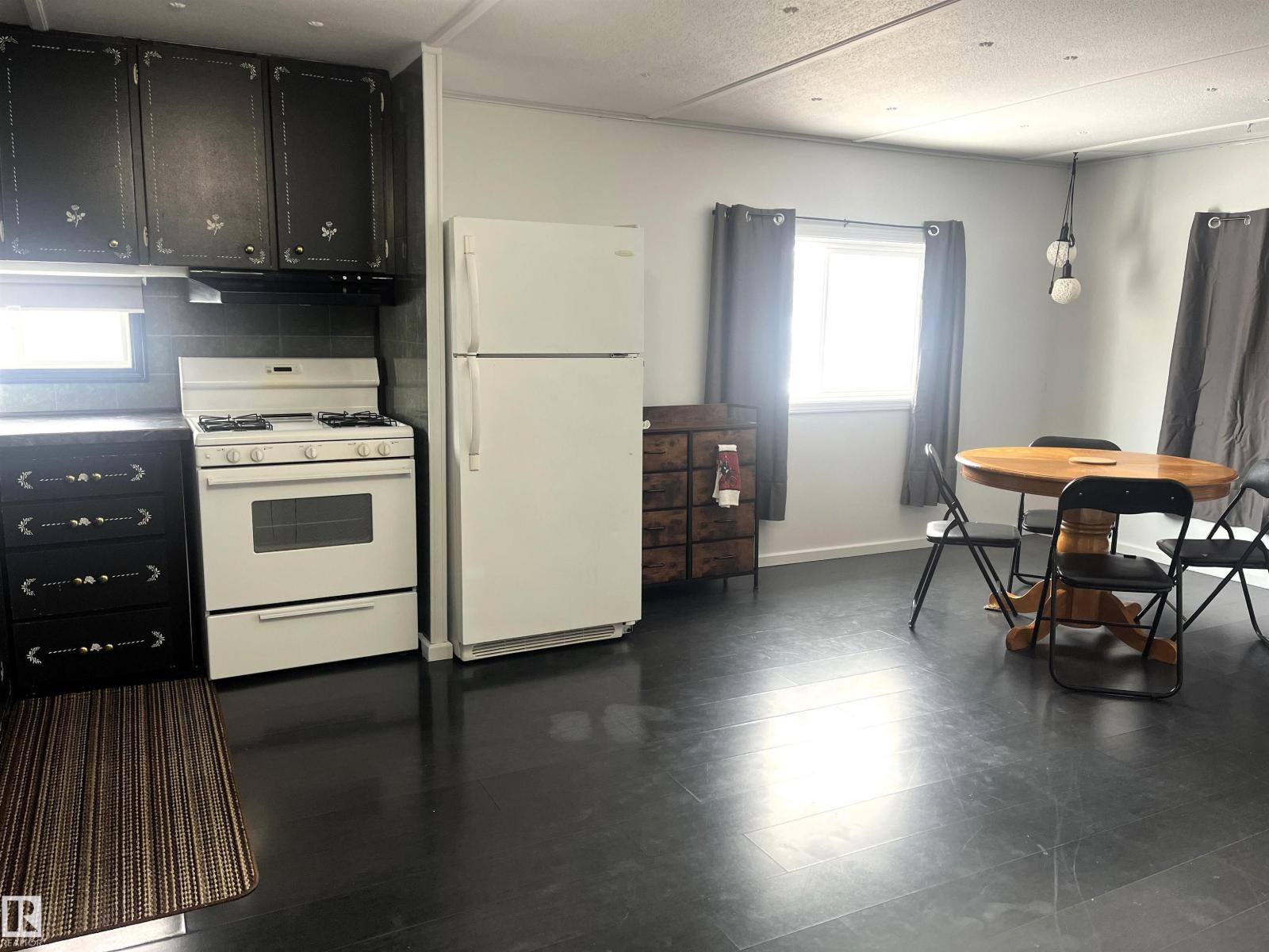 4720 51 Ave - photo 3
