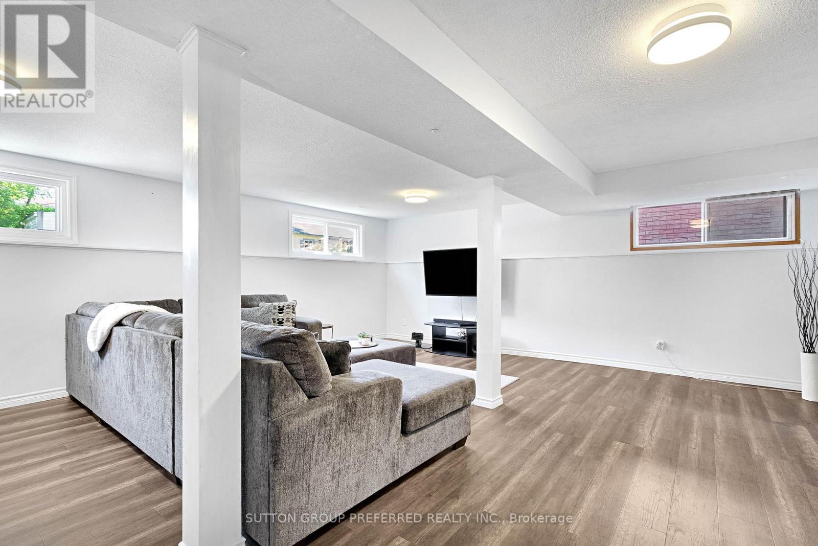 1 PONDEROSA CRESCENT - 28