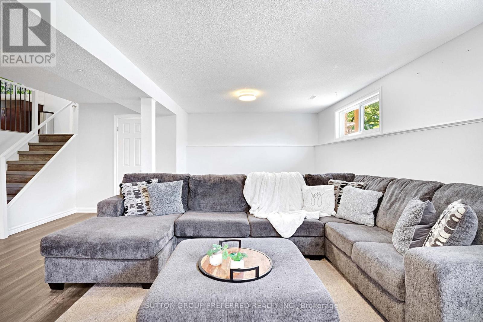 1 PONDEROSA CRESCENT - 31