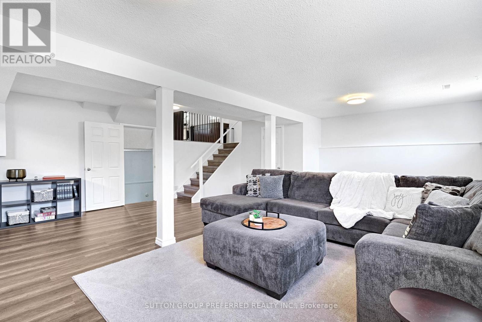 1 PONDEROSA CRESCENT - 32
