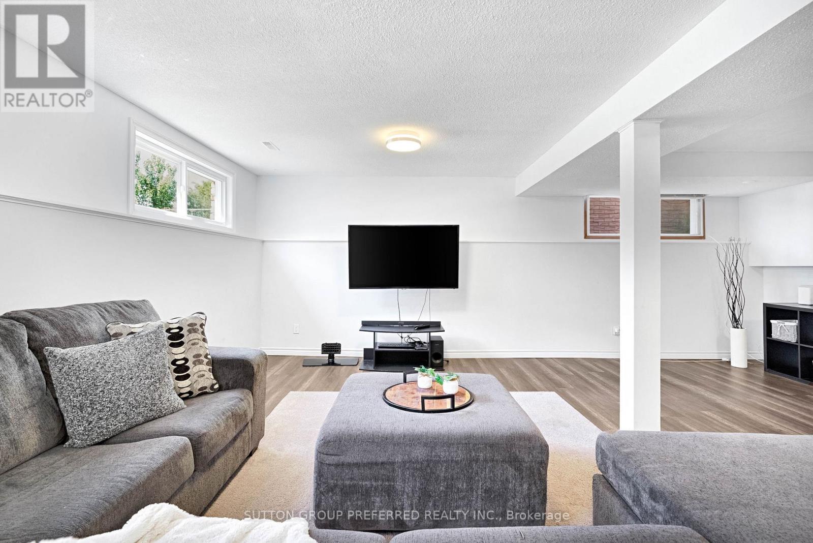 1 PONDEROSA CRESCENT - 33