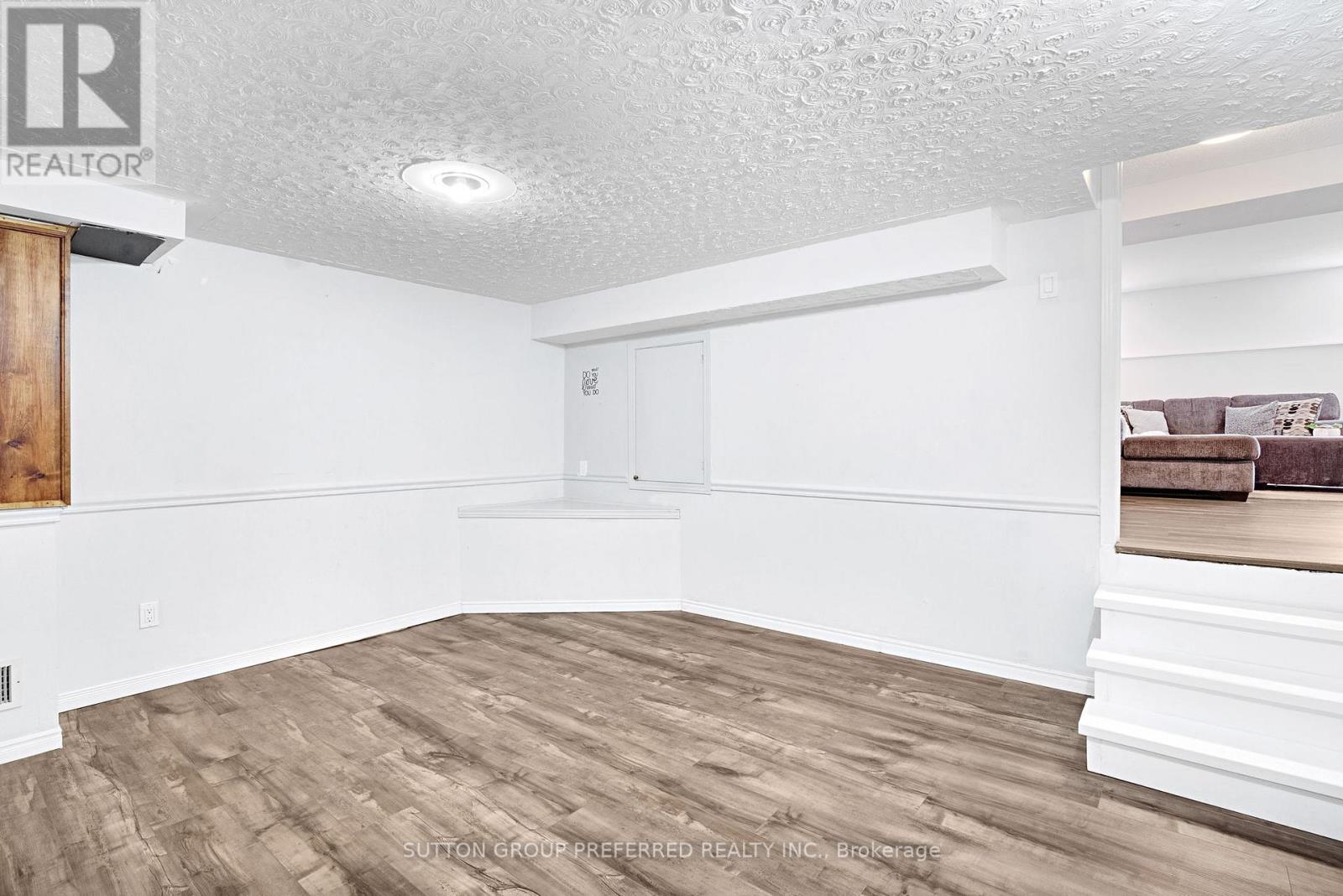 1 PONDEROSA CRESCENT - 35