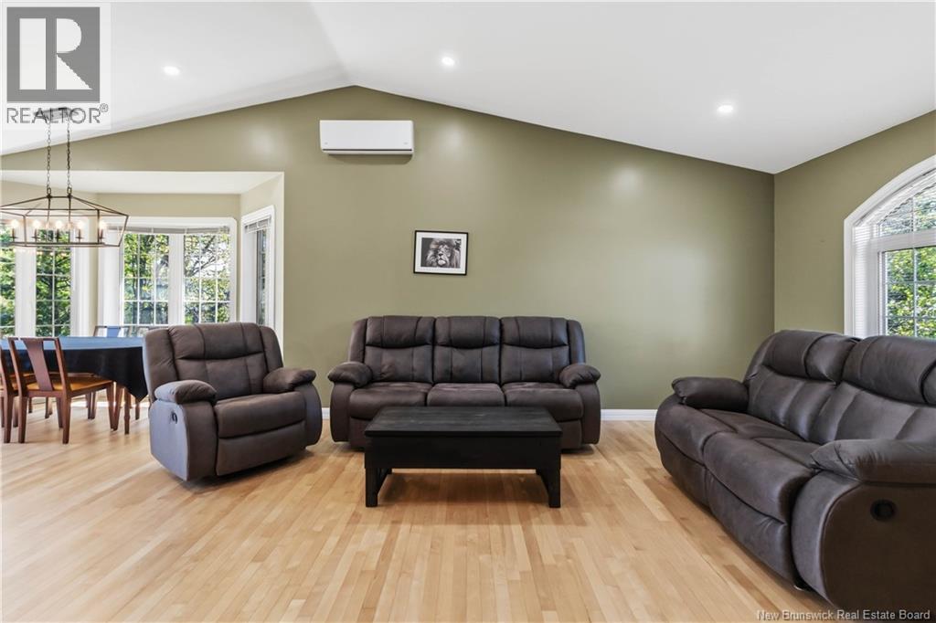 242 Herve Street - 8