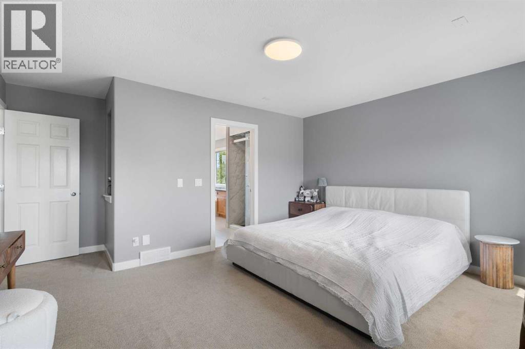 23 Strathlea Crescent SW — photo 18