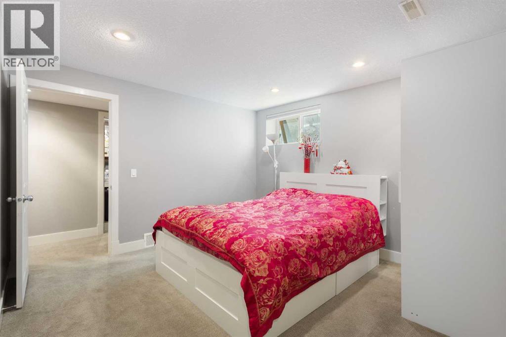 23 Strathlea Crescent SW — photo 34