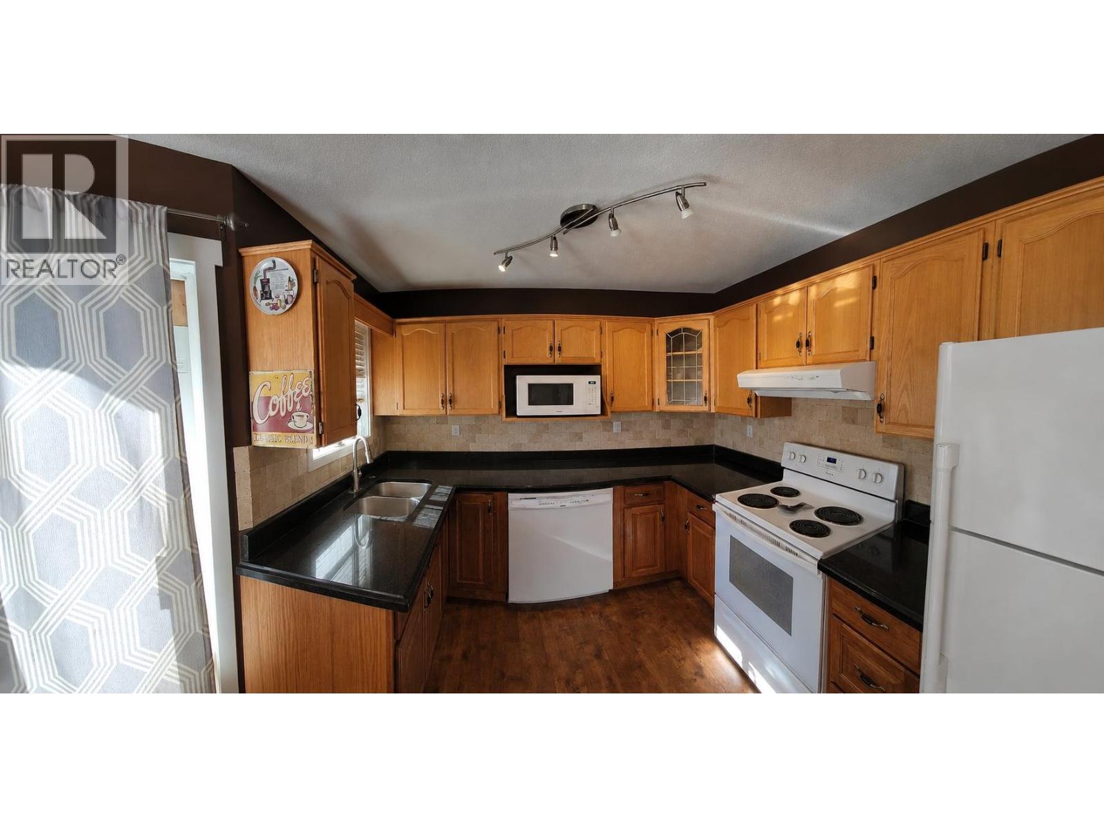 #2 615 6TH Avenue - 12