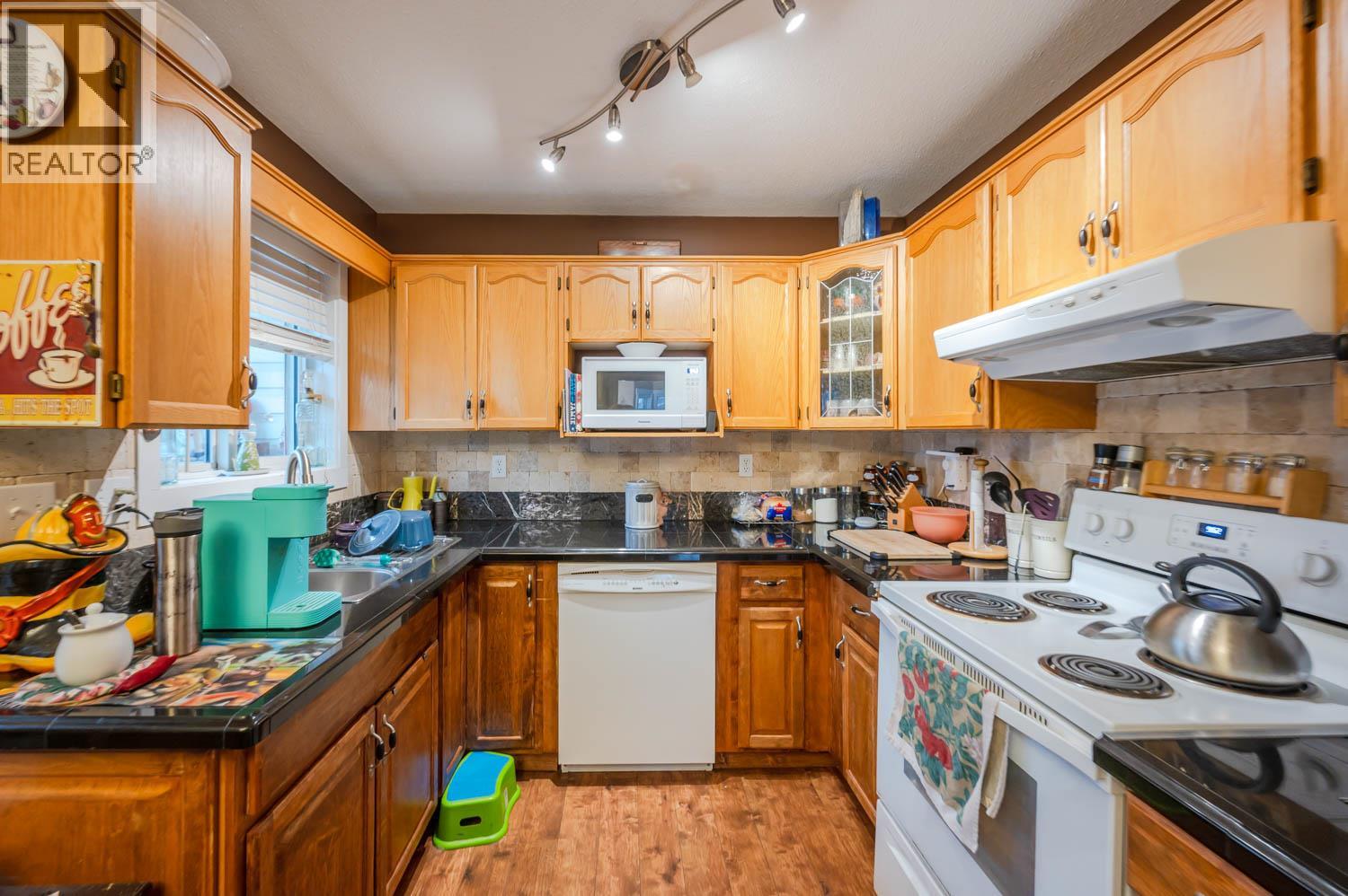 #2 615 6TH Avenue - 11