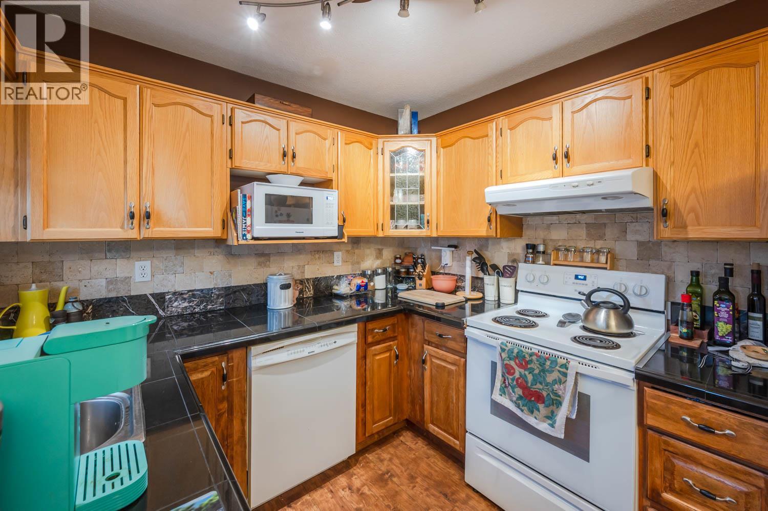 #2 615 6TH Avenue - 10