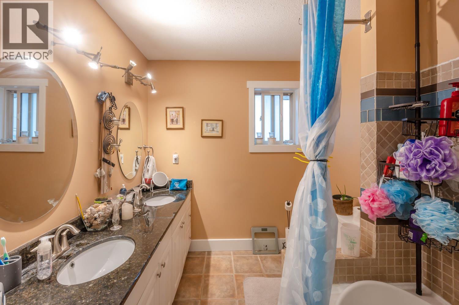#2 615 6TH Avenue - 26