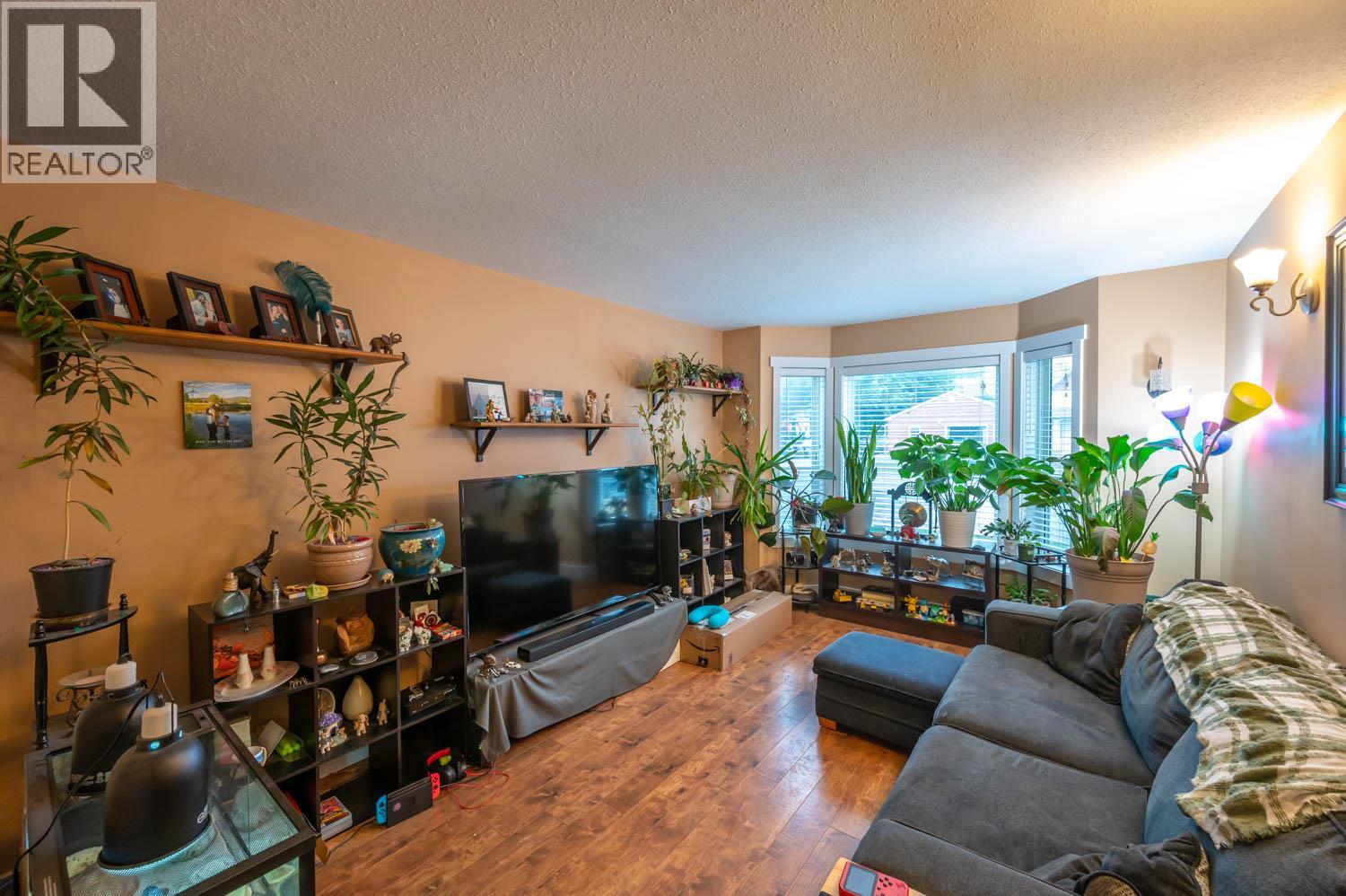 #2 615 6TH Avenue - 3