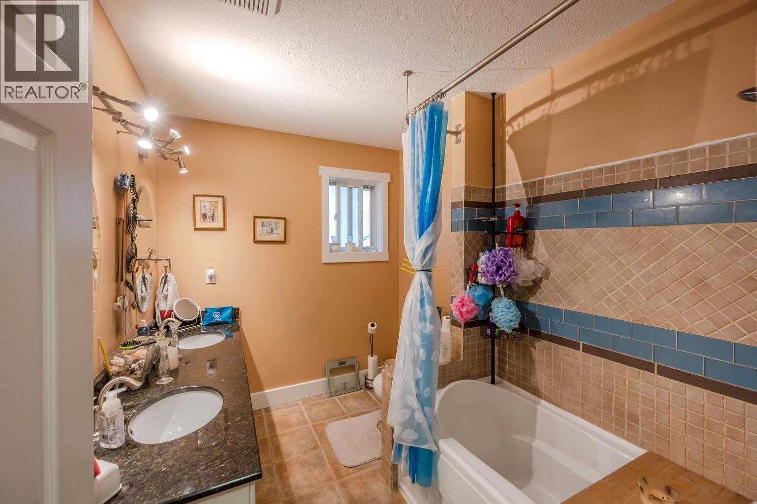 #2 615 6TH Avenue - 25