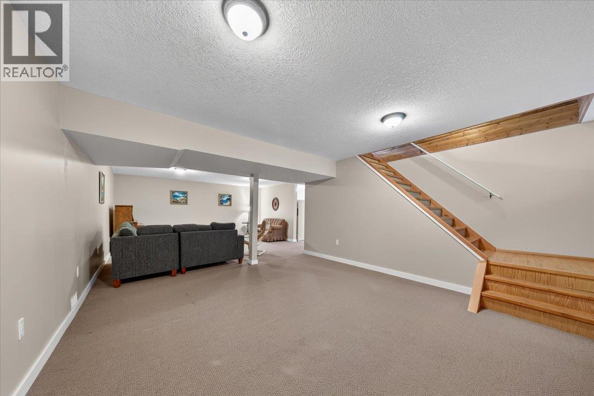 4985 Ogilvey Avenue - 39