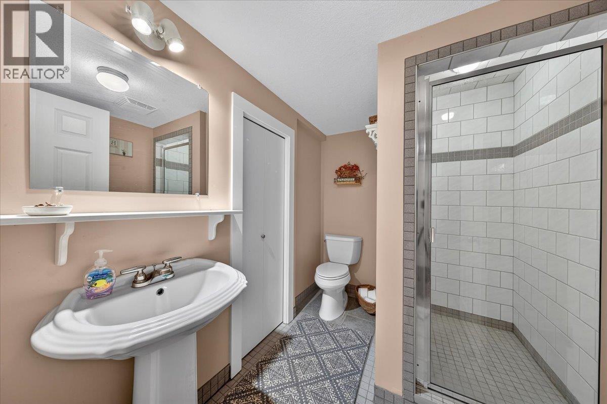 4985 Ogilvey Avenue - 44