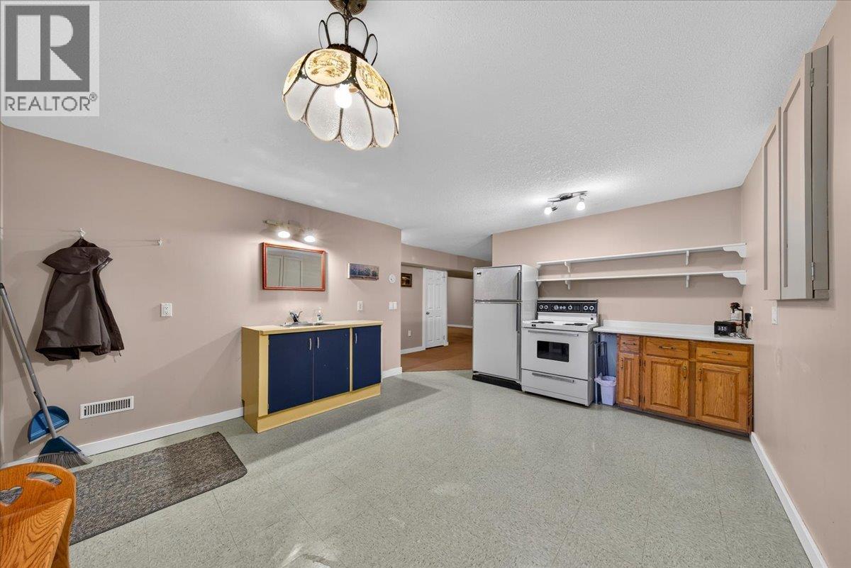 4985 Ogilvey Avenue - 46
