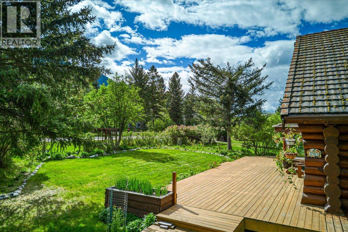 4985 Ogilvey Avenue - 52