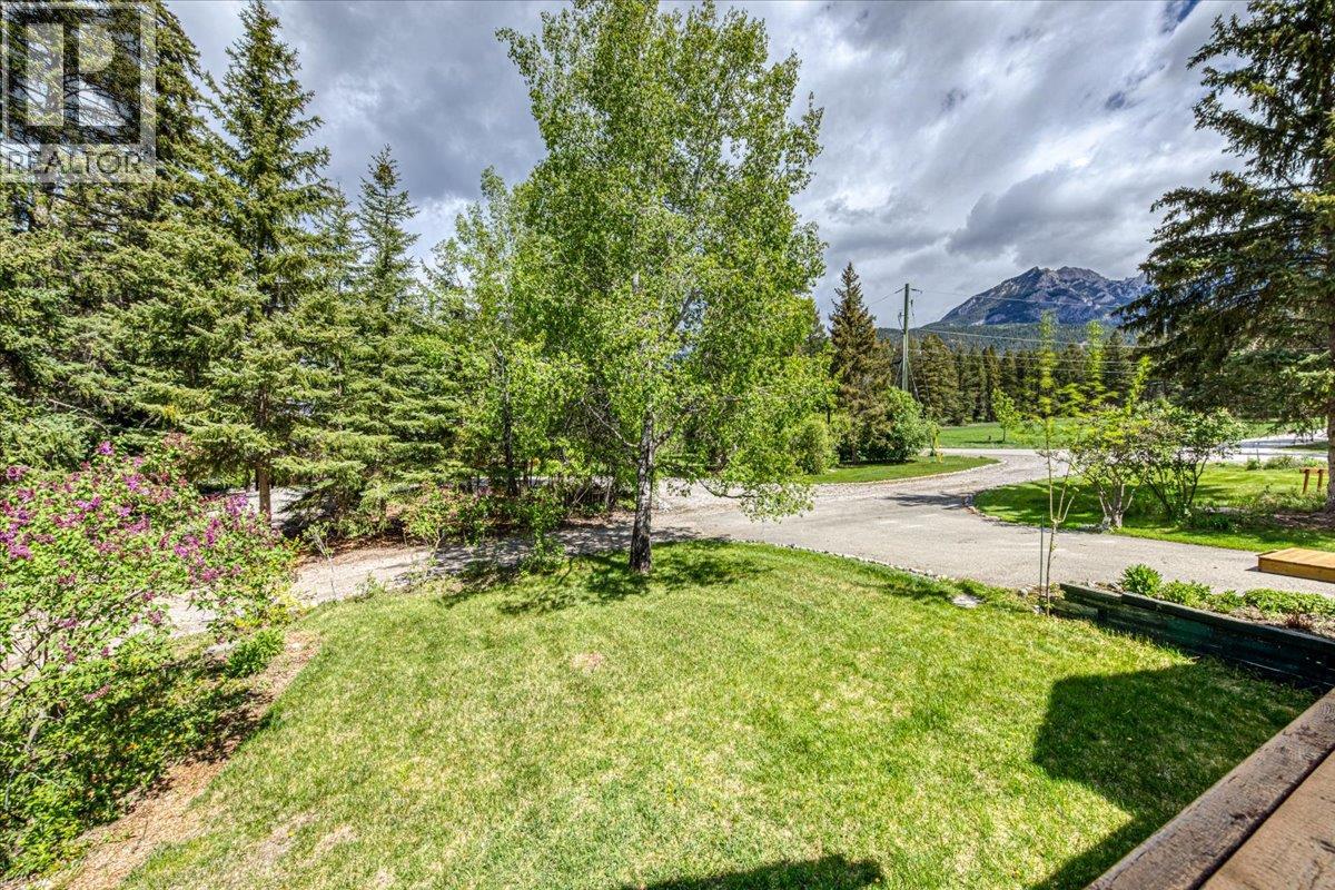 4985 Ogilvey Avenue - 67