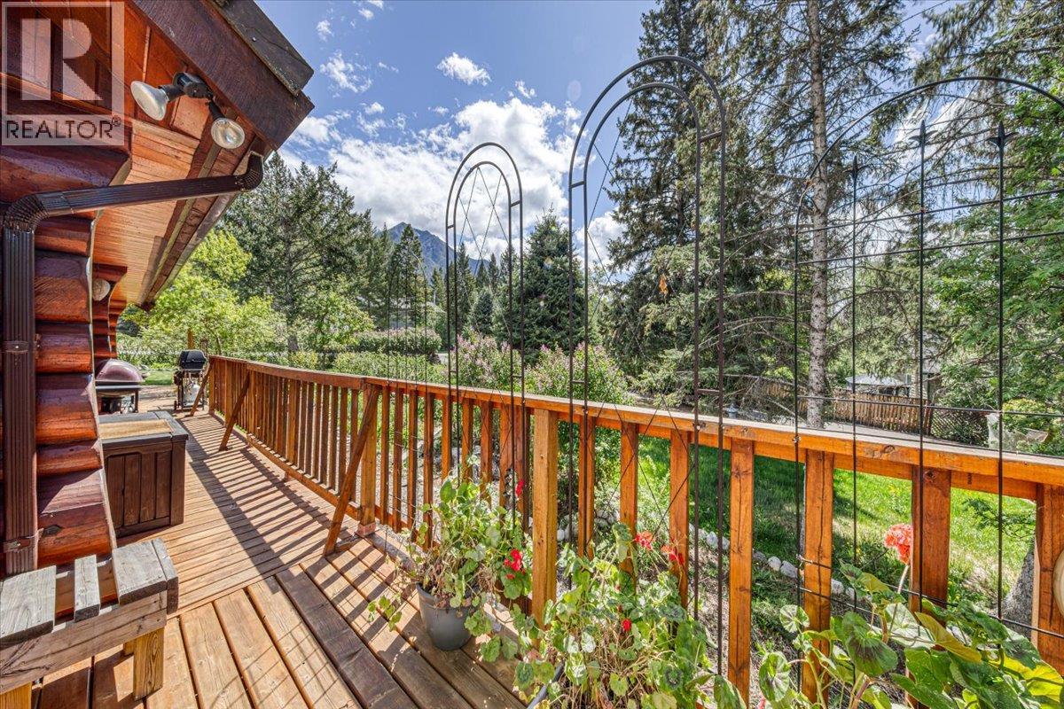 4985 Ogilvey Avenue - 65