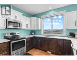 Kitchen - 6552 Blackcomb Place, Vernon, BC V1B4E1 Photo 13