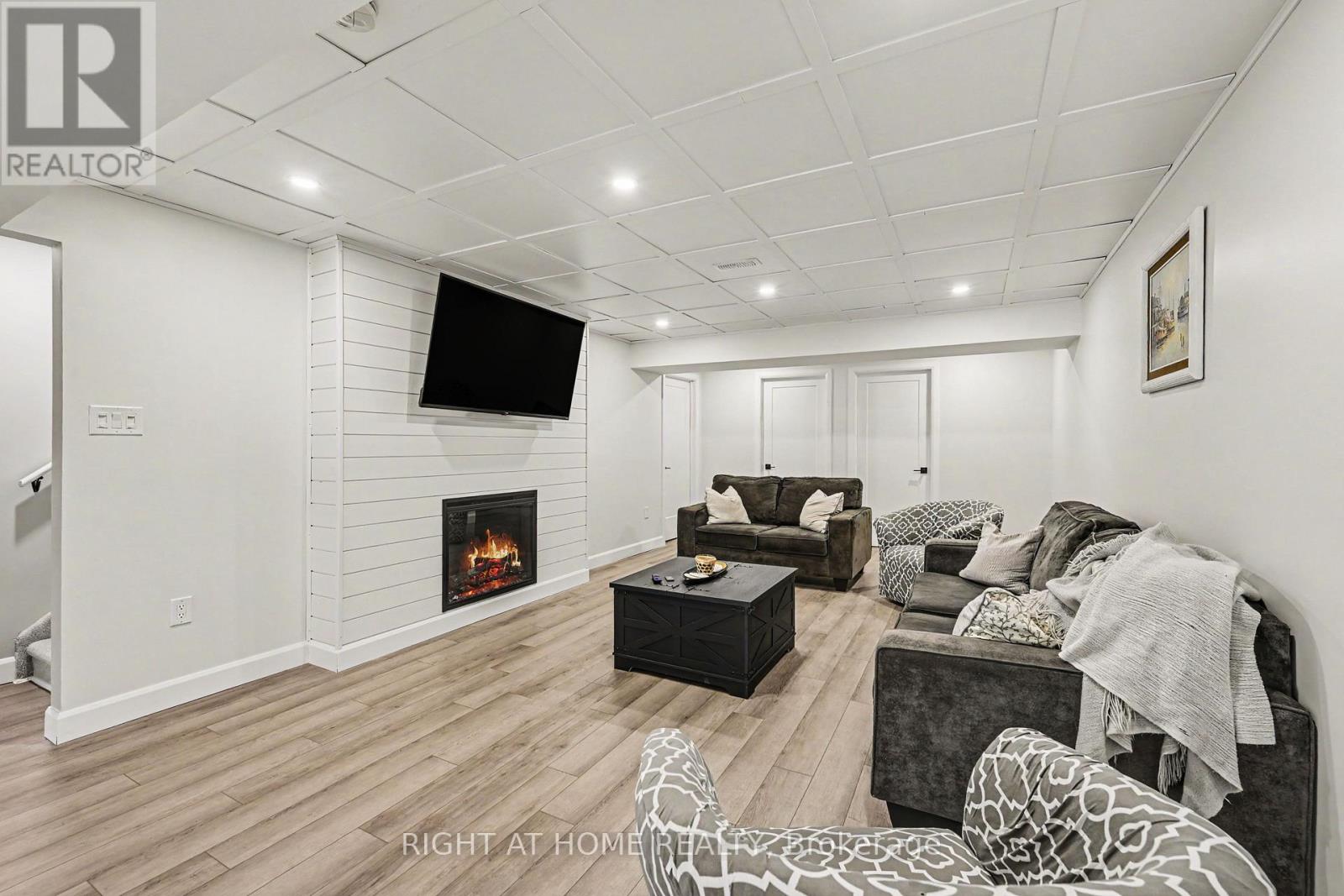 306 FORESTVIEW CRESCENT - 21
